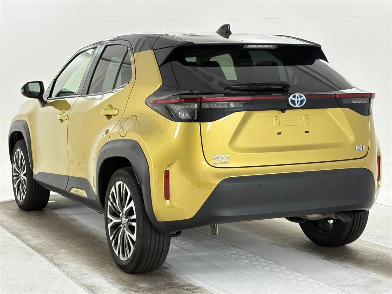 Vehicle image 5