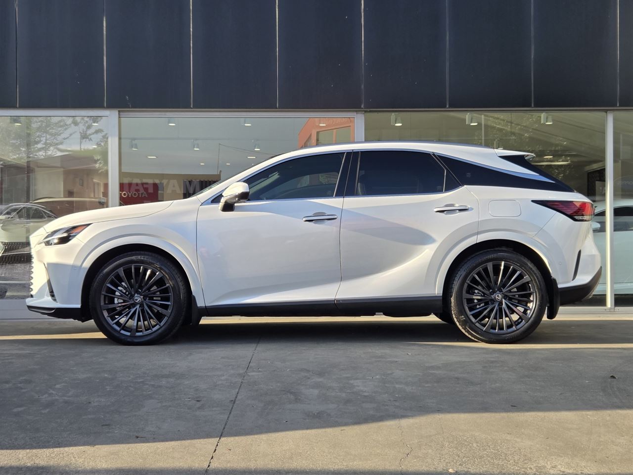 Vehicle image 5