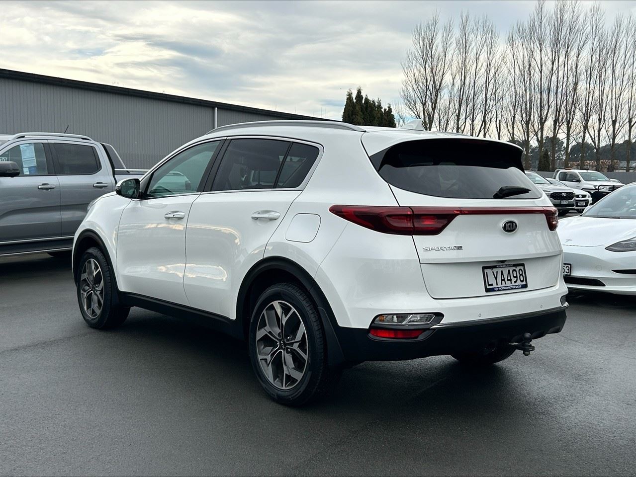 Vehicle image 4