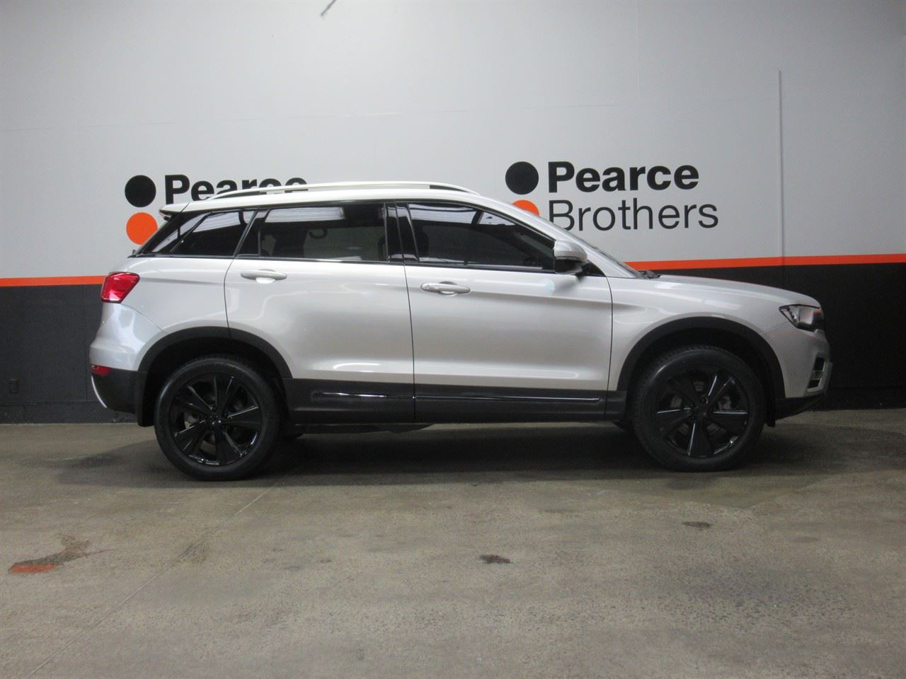 Vehicle image 4