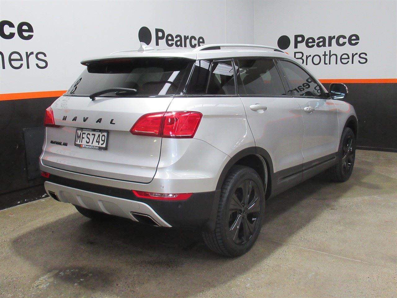 Vehicle image 5