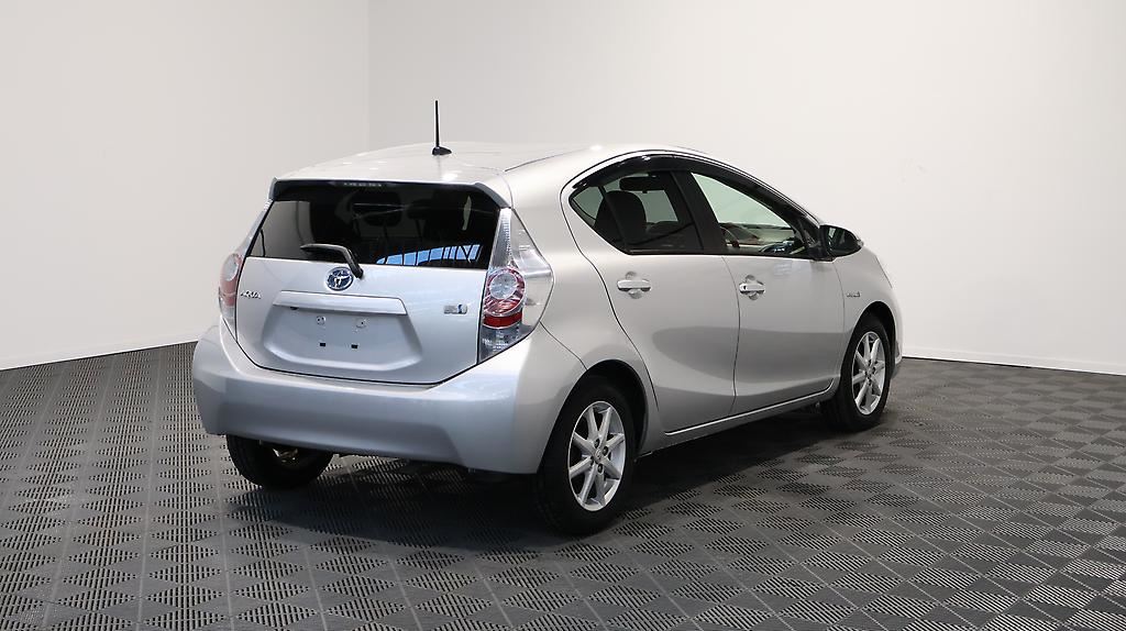 Vehicle image 5