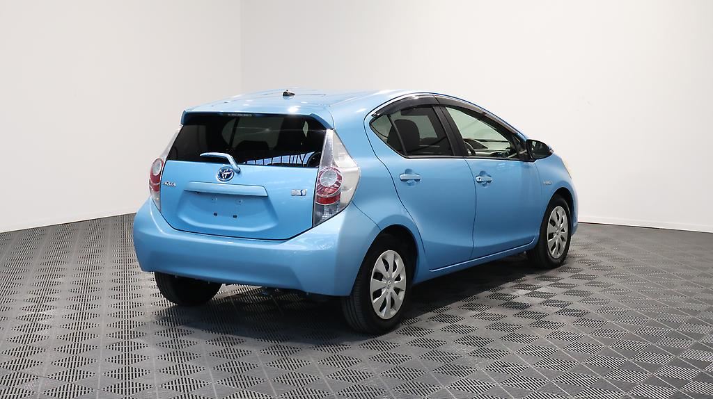 Vehicle image 5