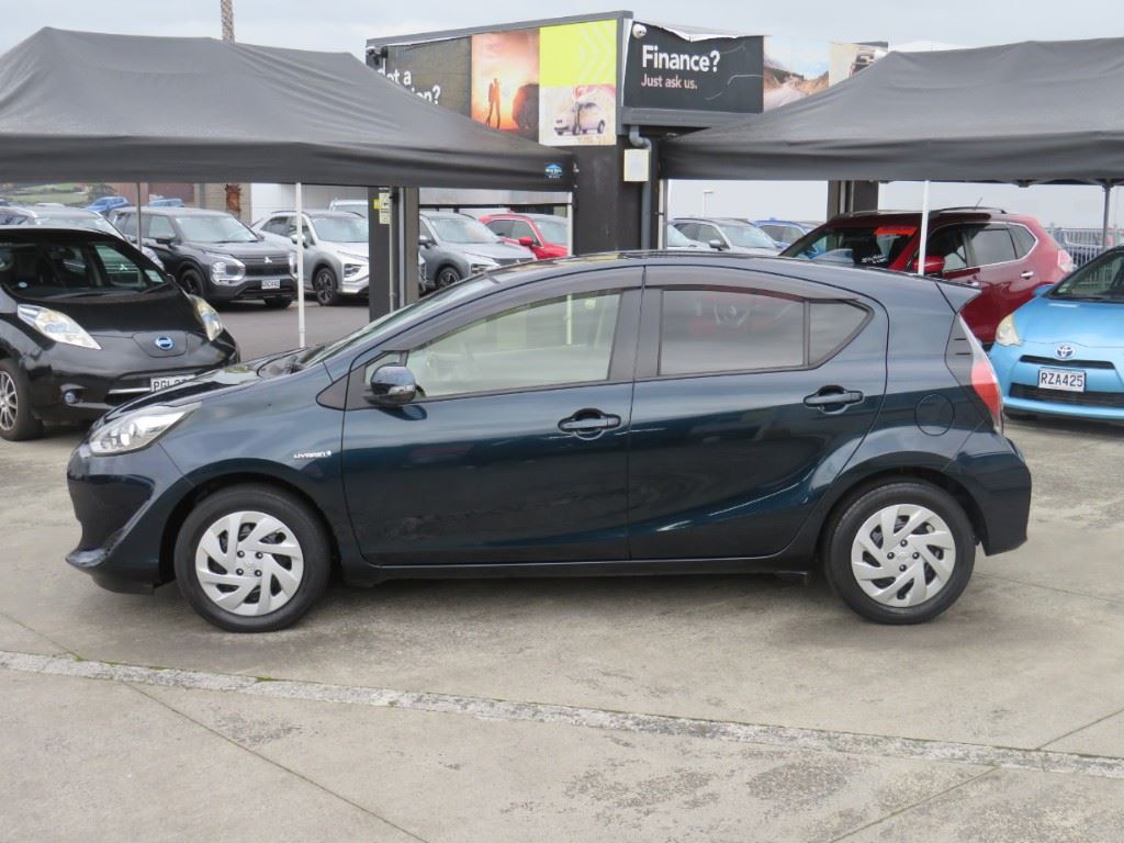 Vehicle image 5