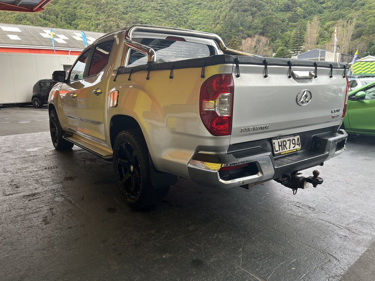 Vehicle image 4