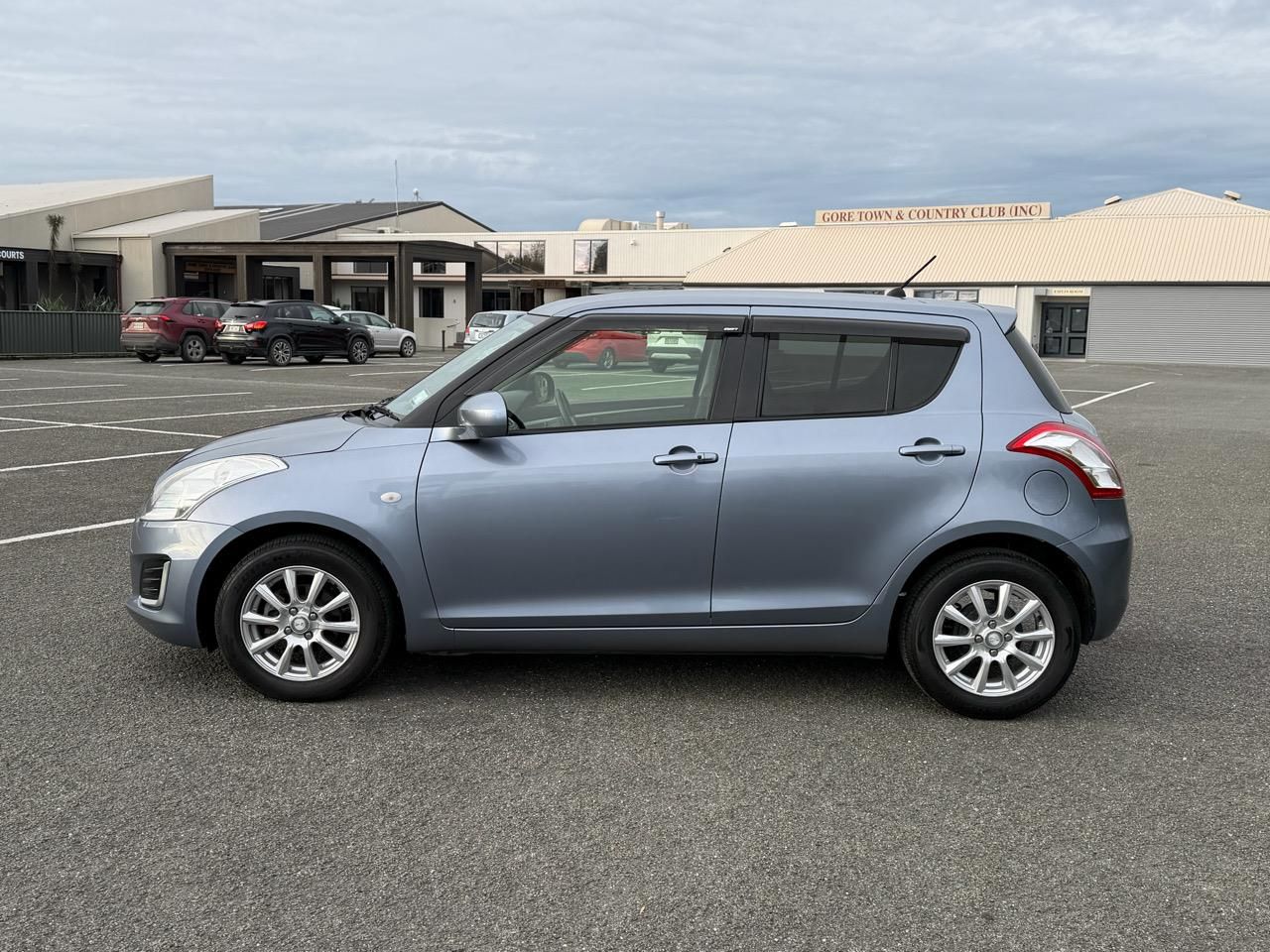 Vehicle image 4