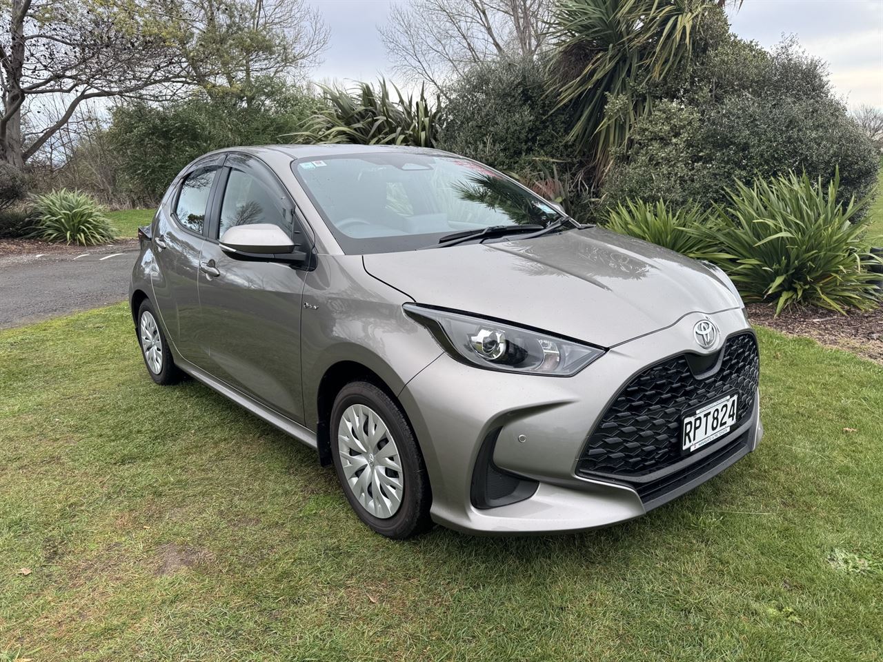 Vehicle image 3