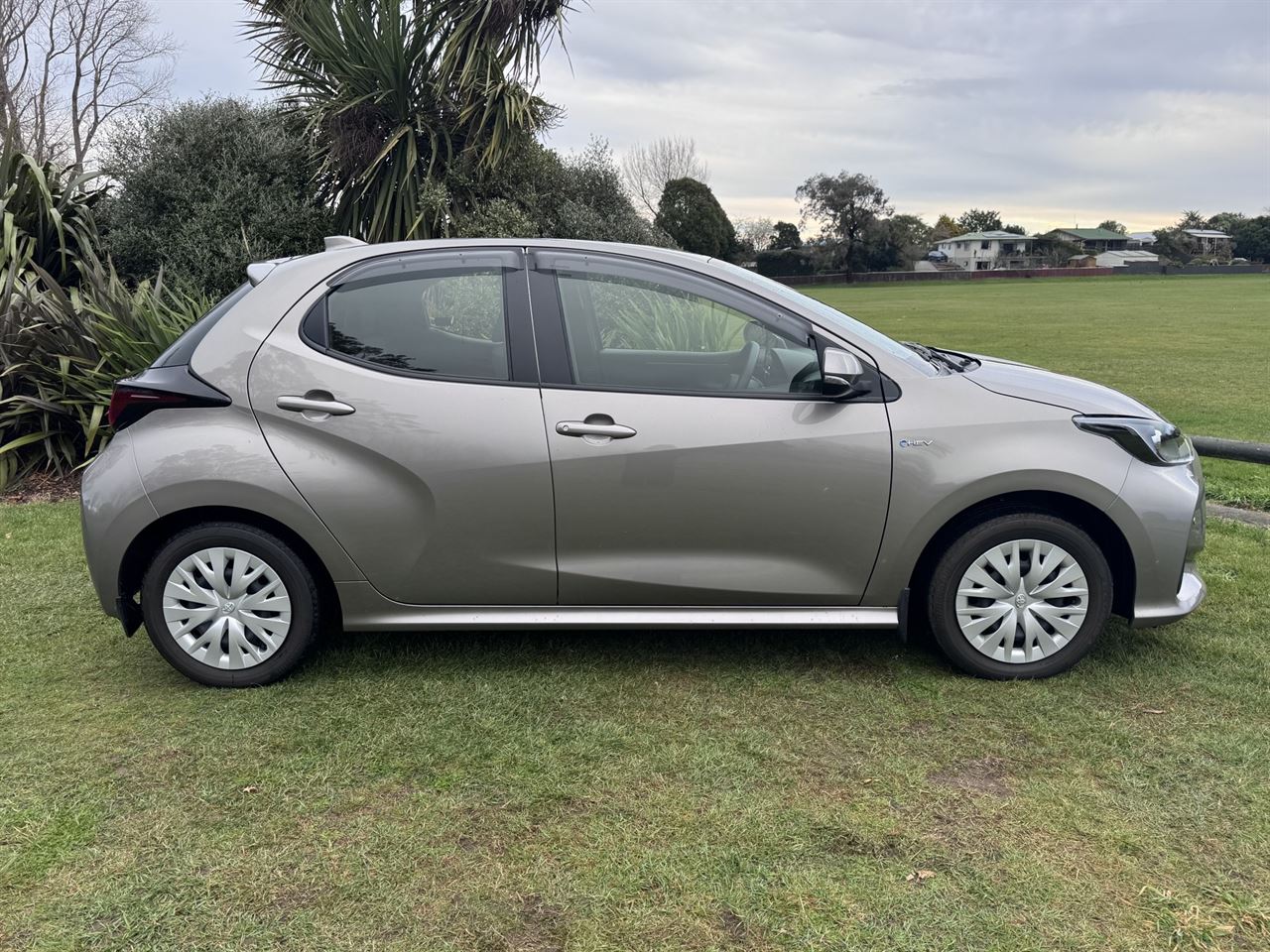 Vehicle image 5