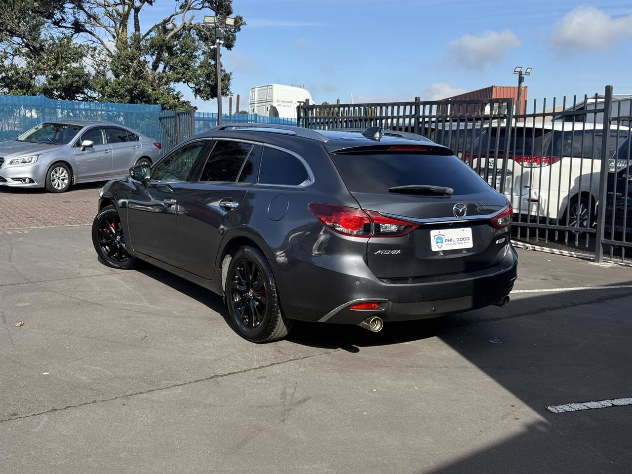 Vehicle image 4