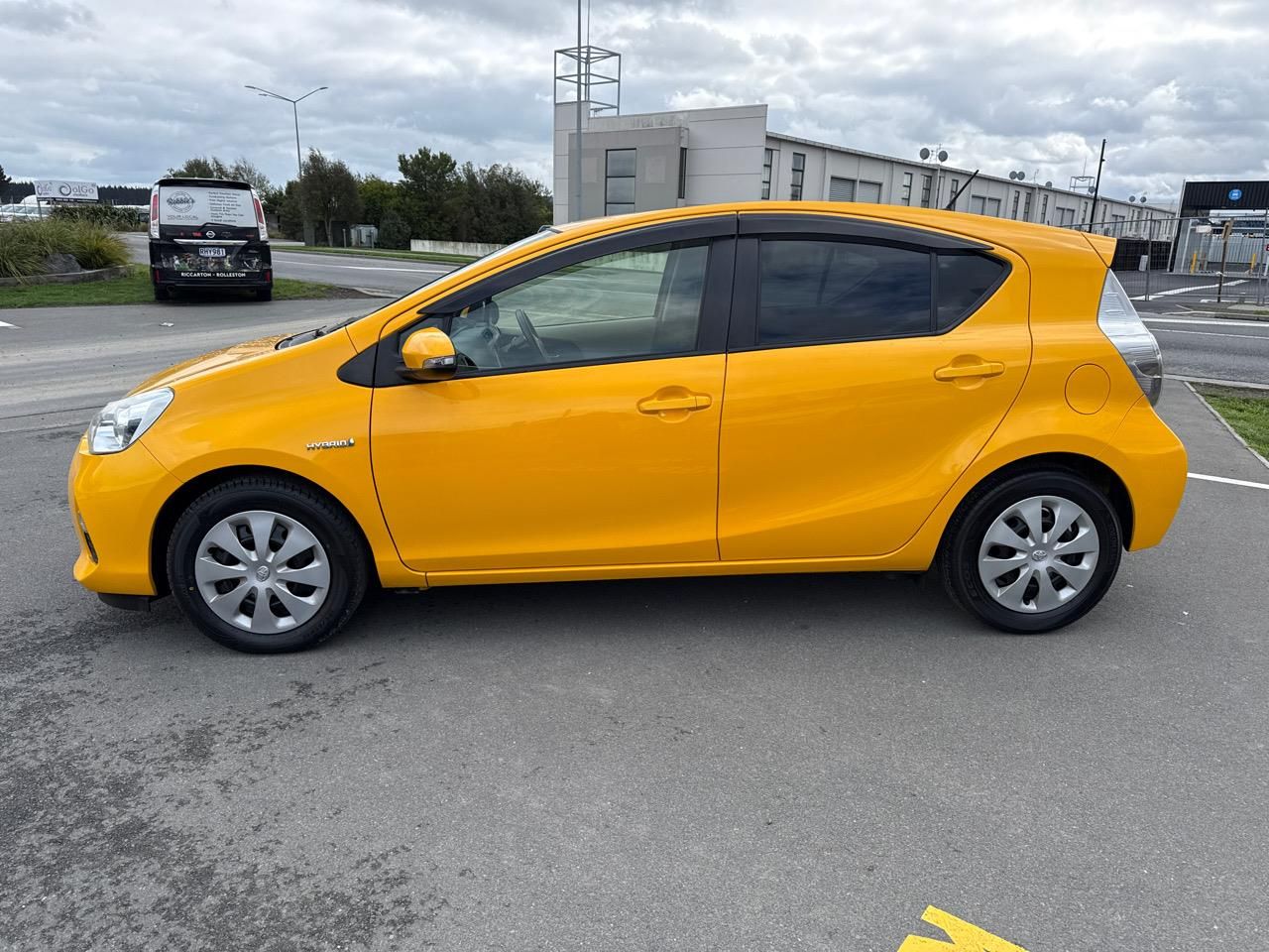 Vehicle image 5