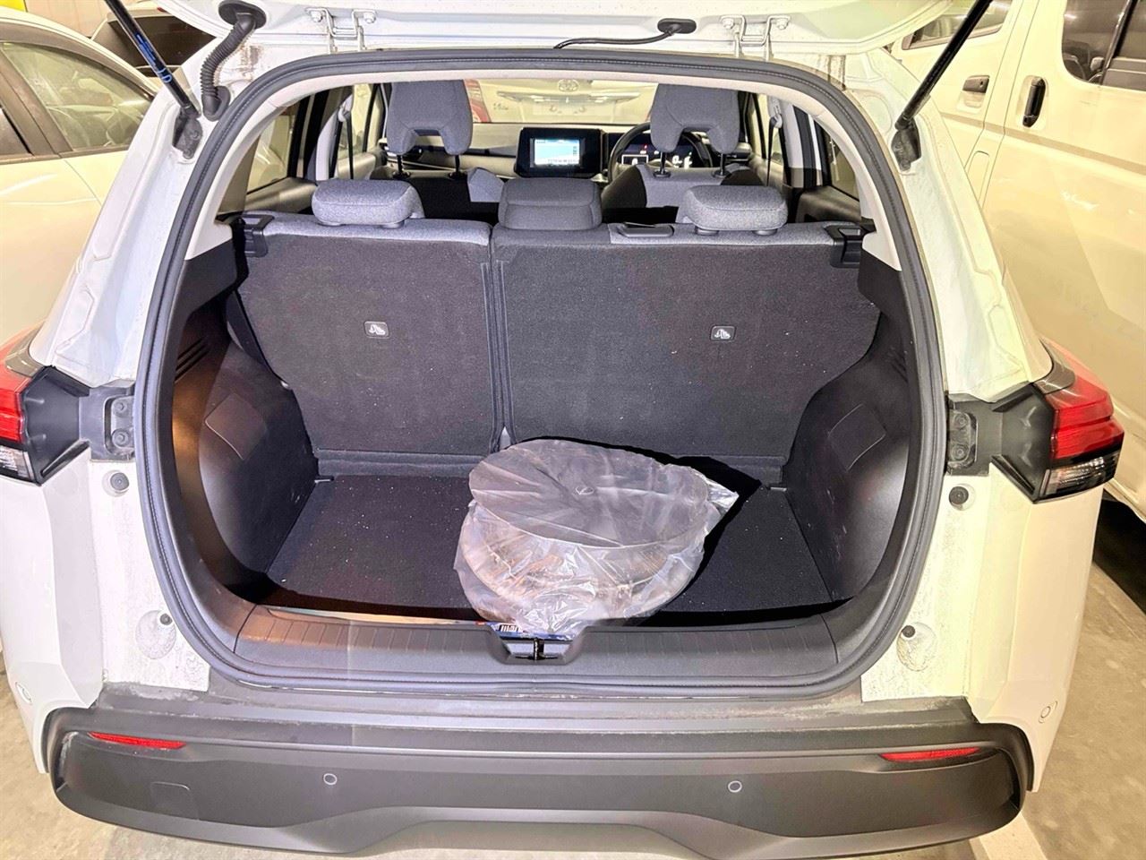 Vehicle image 5