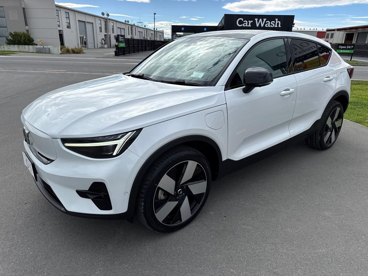 Vehicle image 4