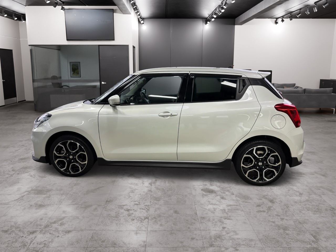 Vehicle image 4