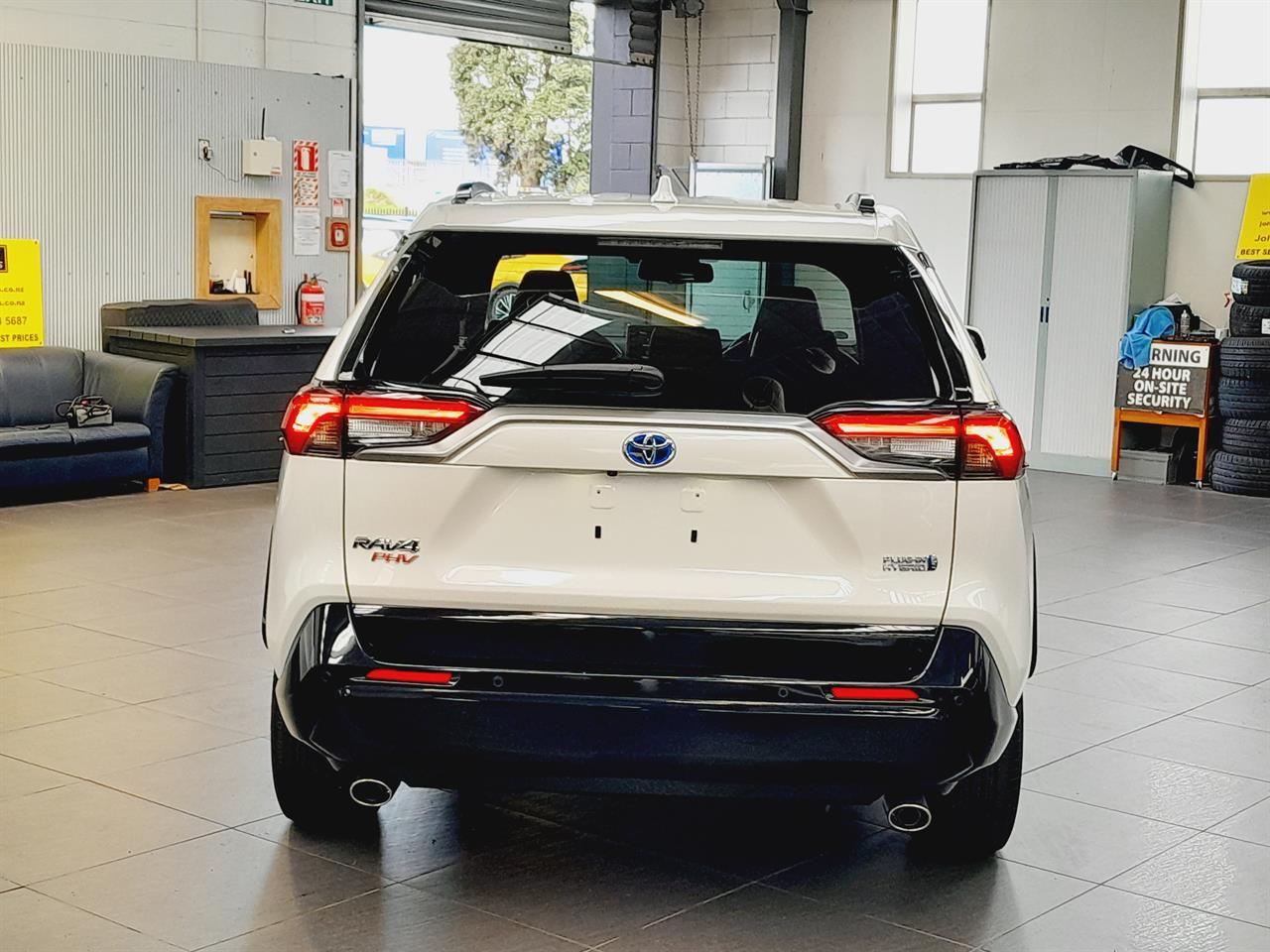 Vehicle image 5