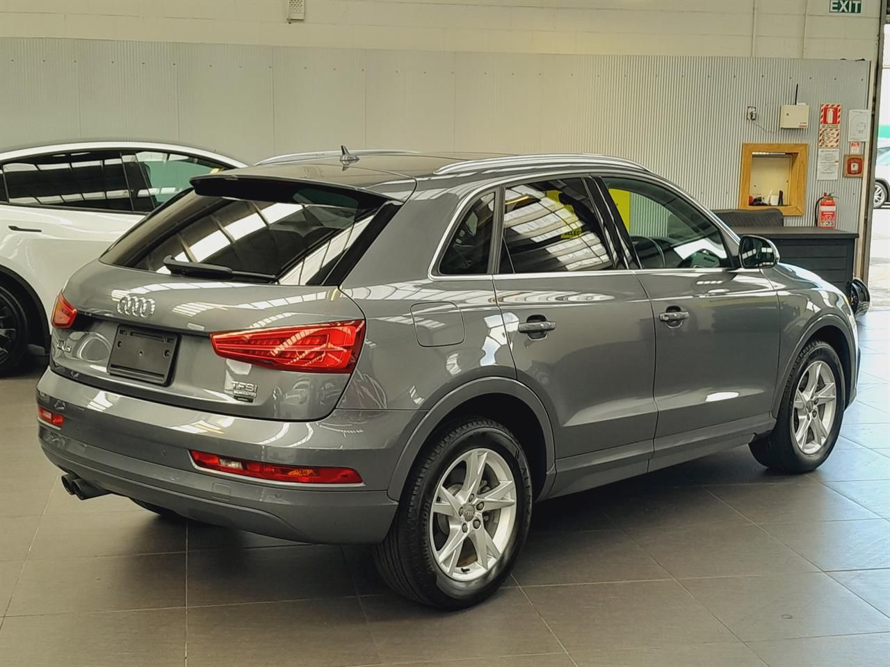 Vehicle image 4