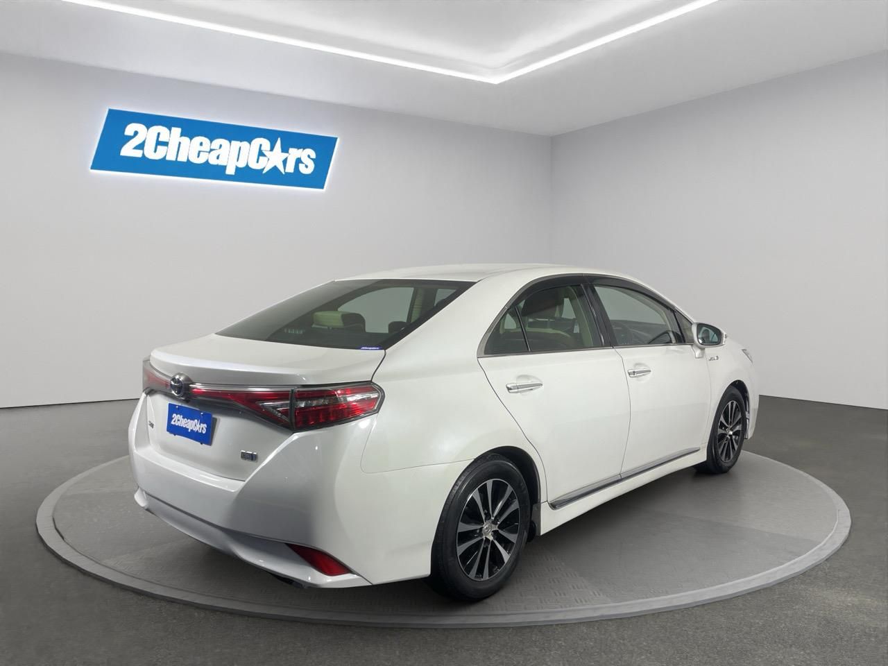 Vehicle image 5