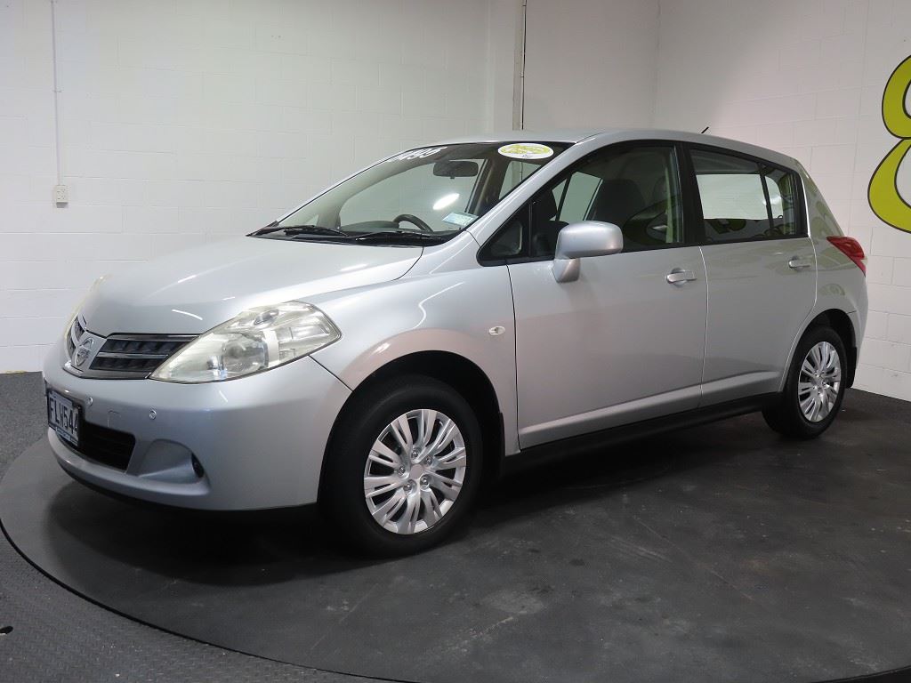 Vehicle image 3