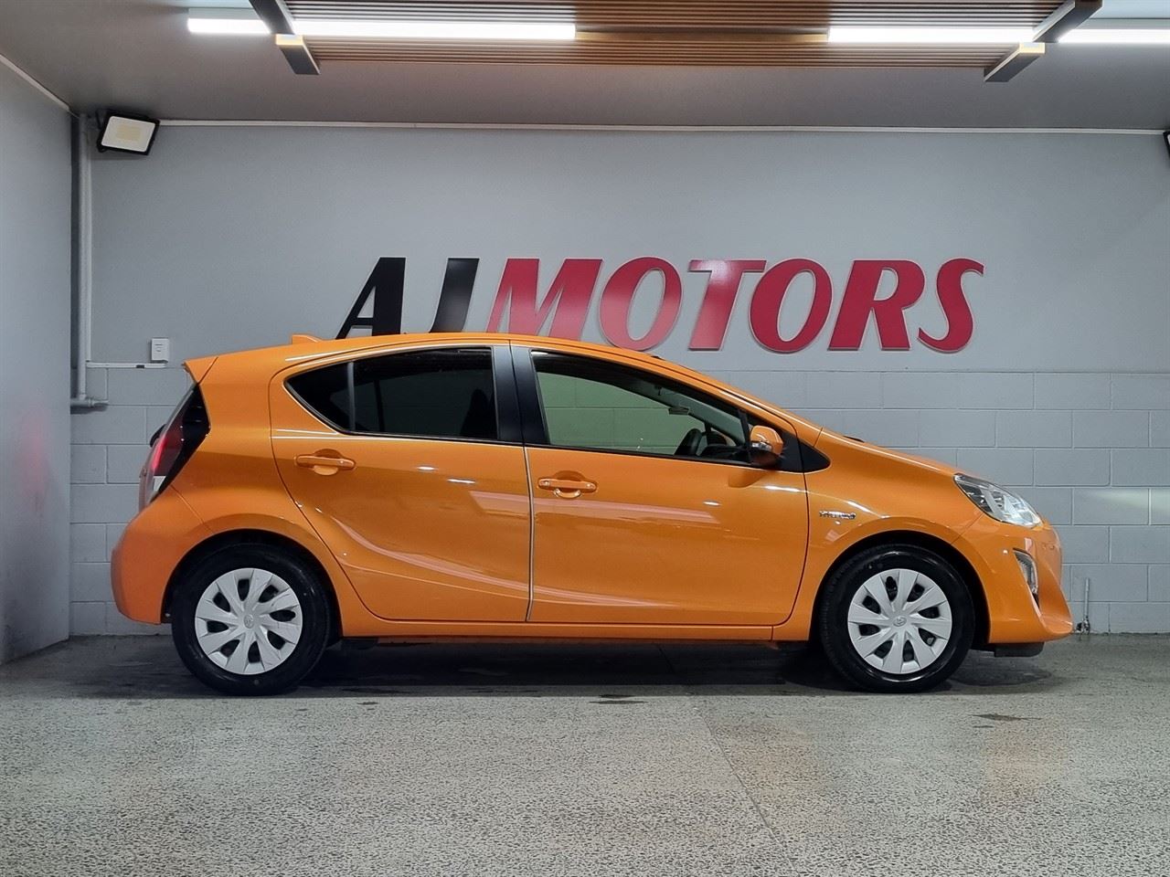 Vehicle image 5