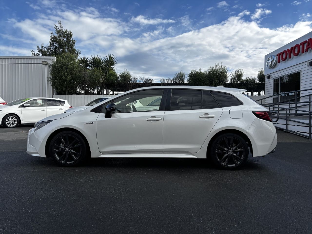 Vehicle image 4