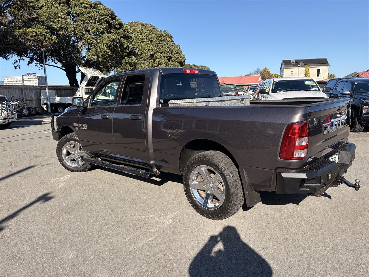 Vehicle image 5