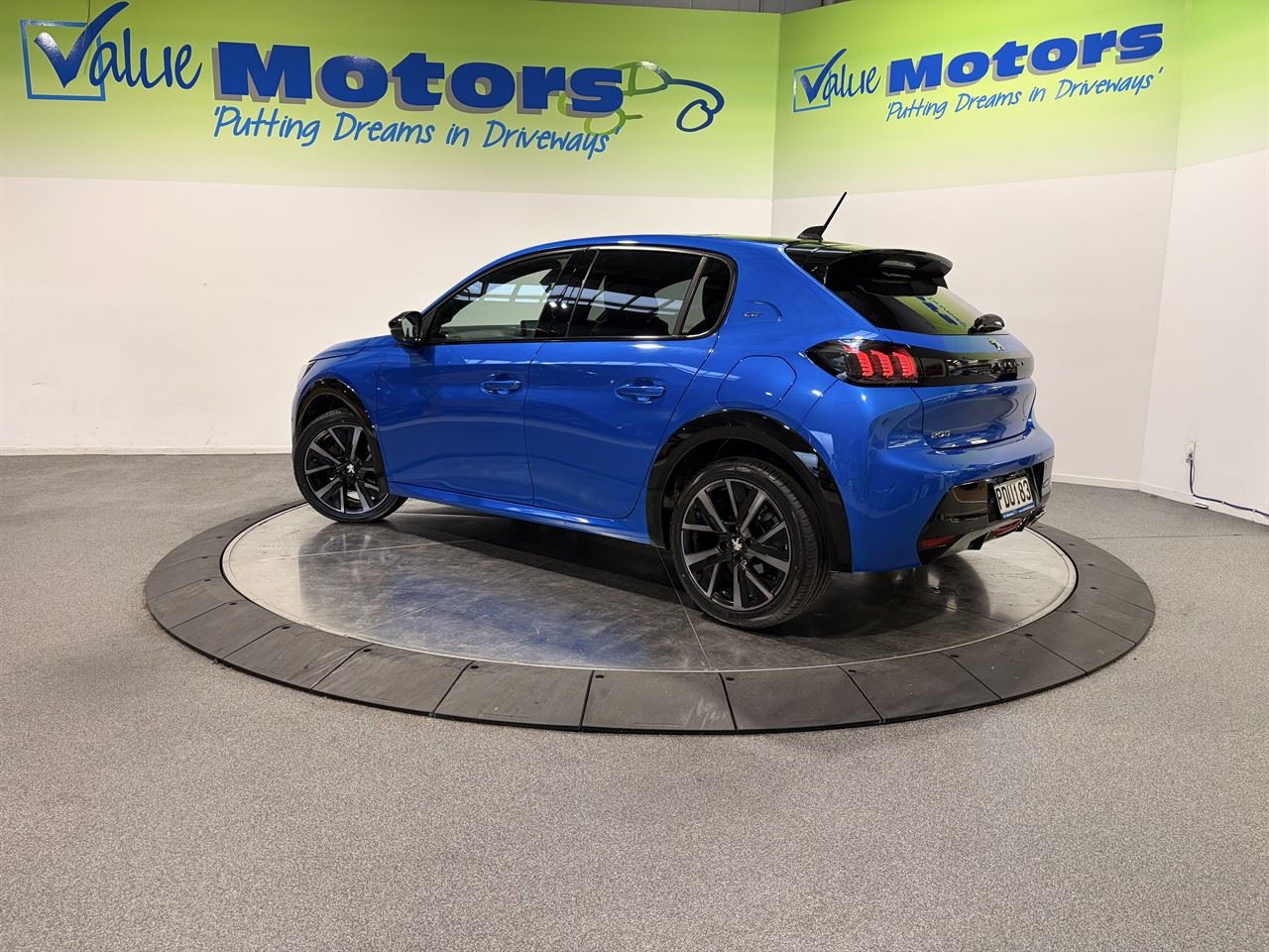 Vehicle image 5