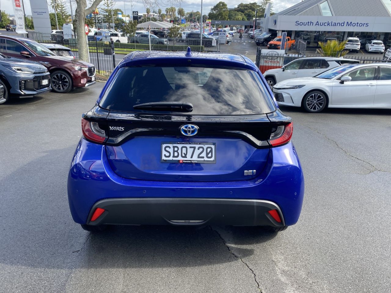 Vehicle image 3