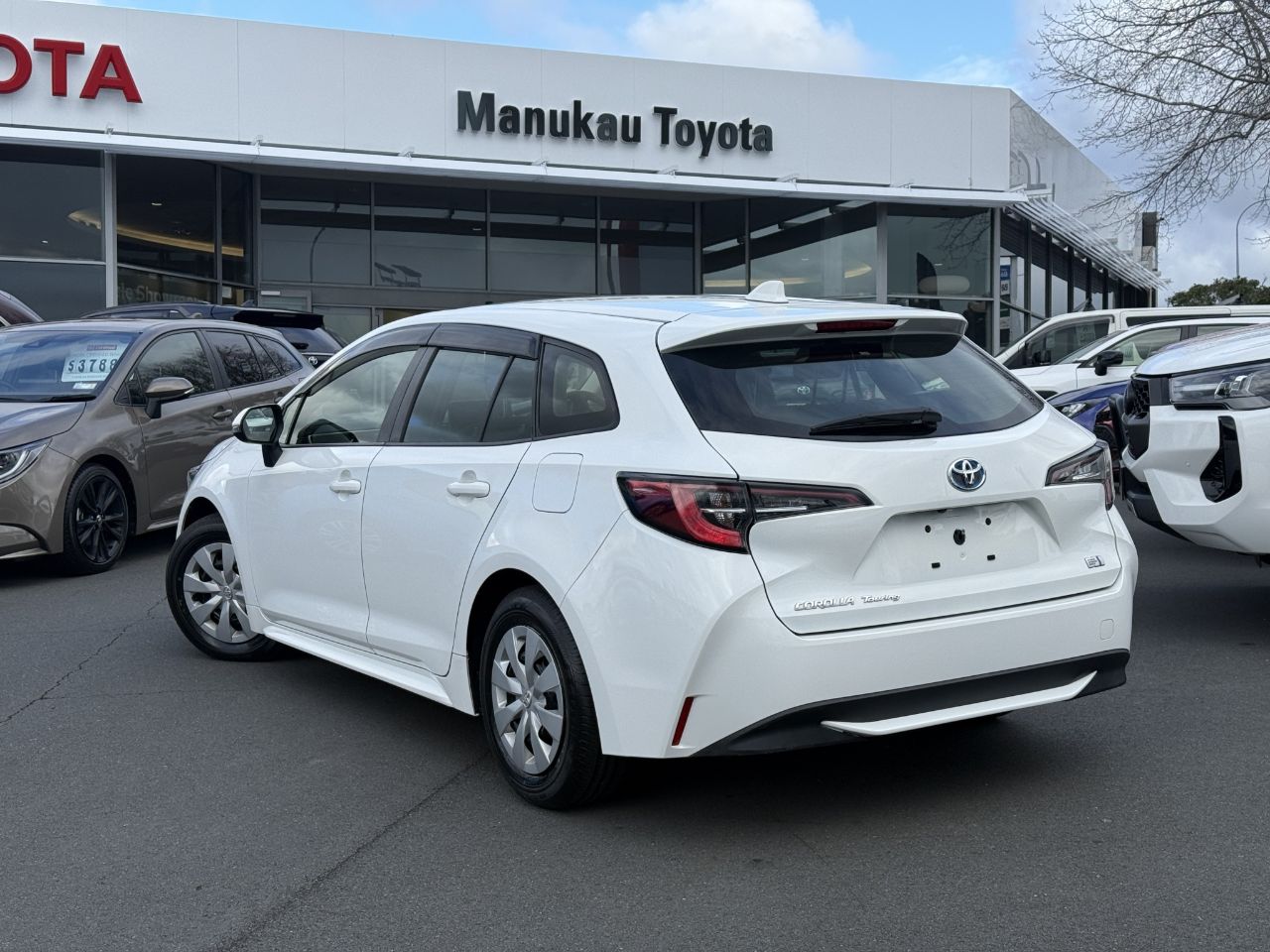 Vehicle image 5
