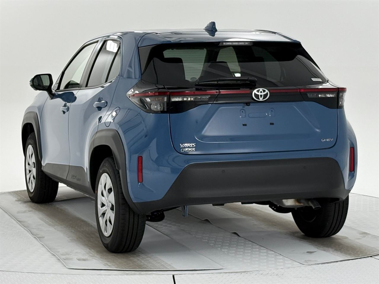 Vehicle image 4