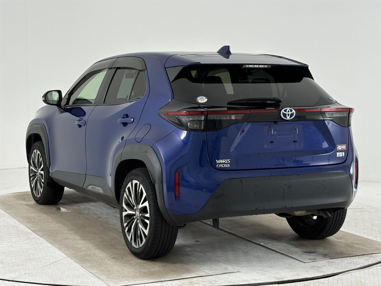Vehicle image 5