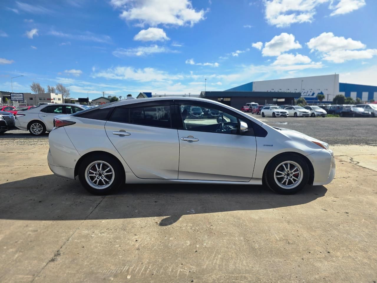 Vehicle image 4