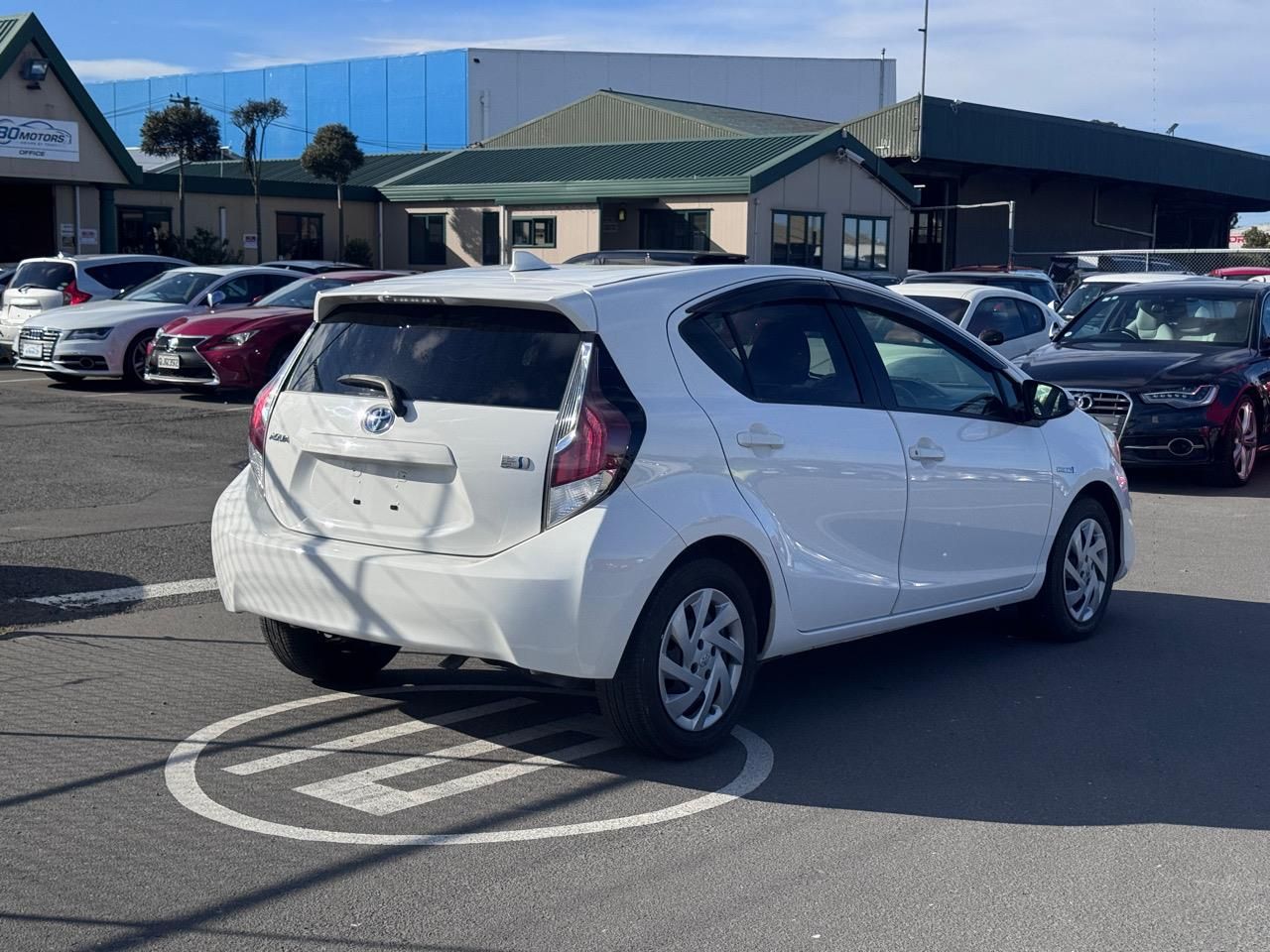 Vehicle image 5