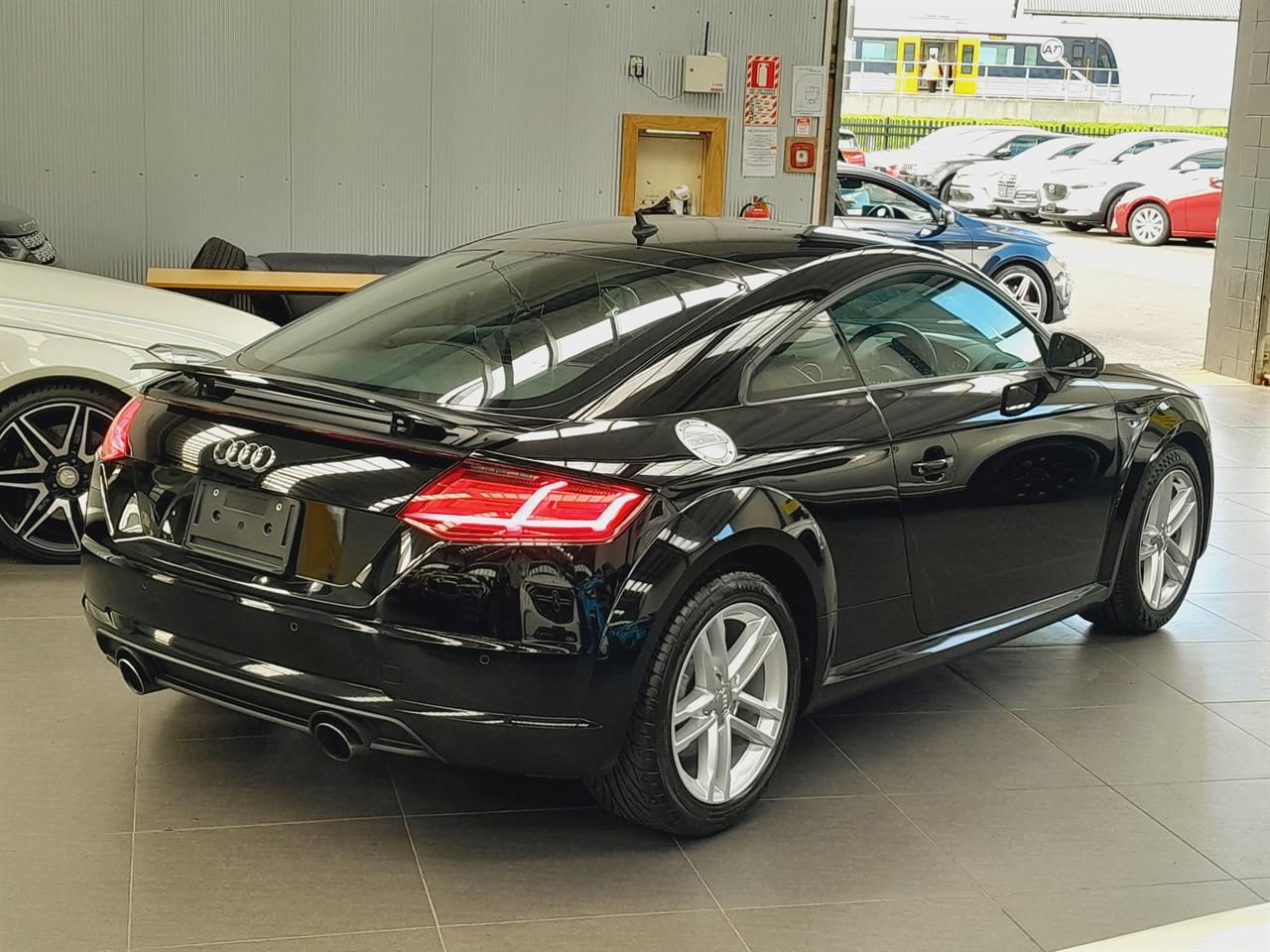 Vehicle image 4
