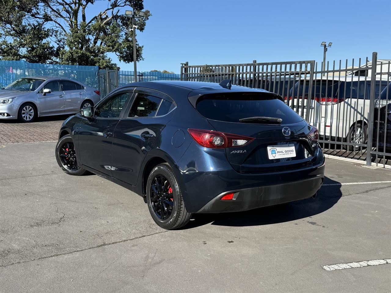 Vehicle image 4