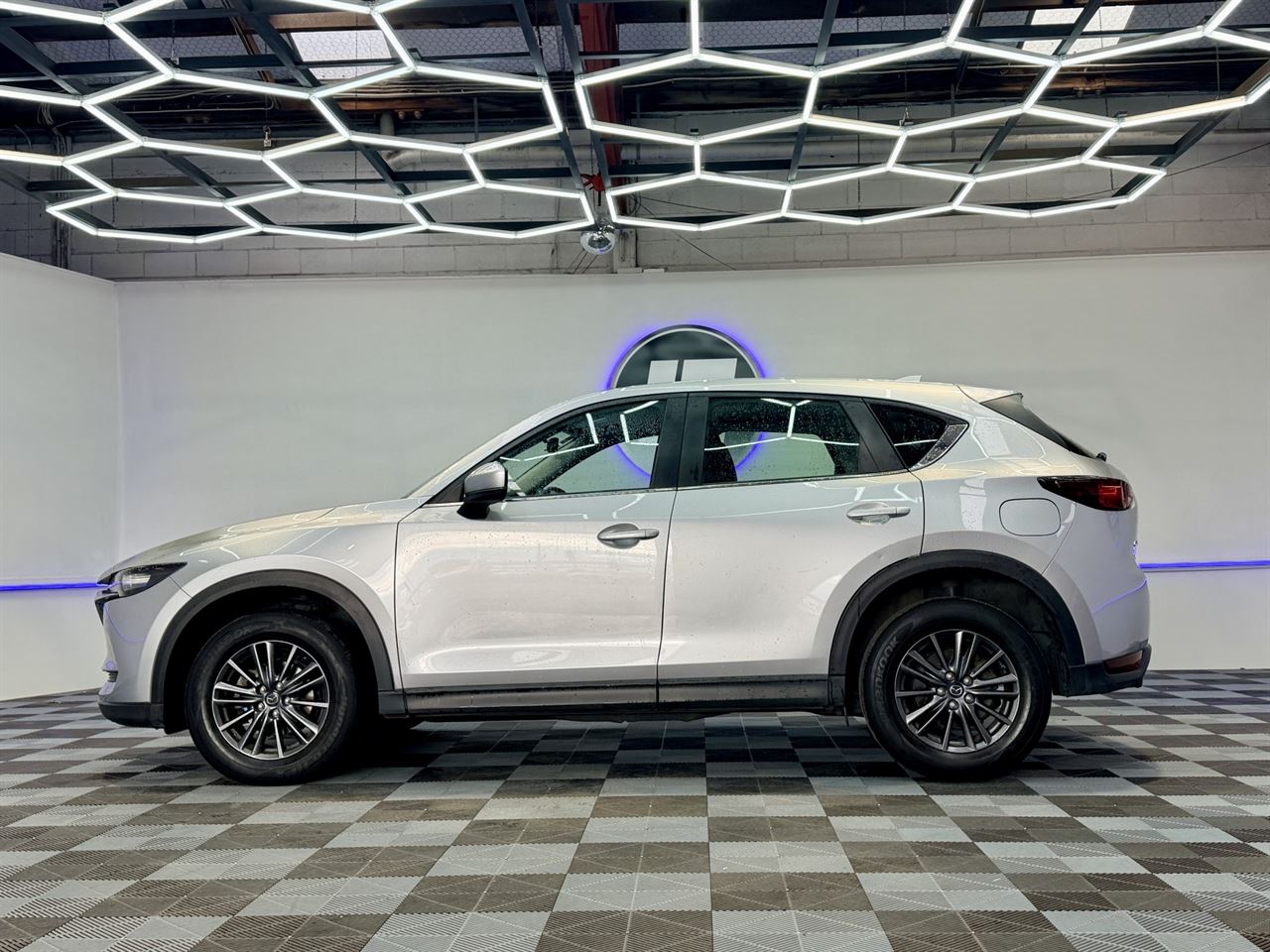 Vehicle image 5