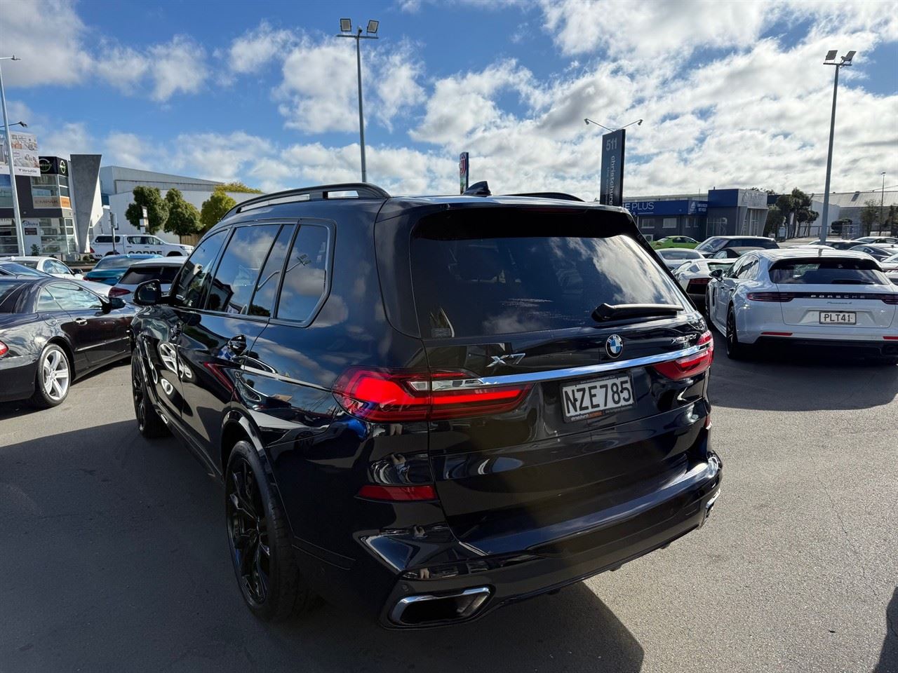 Vehicle image 4
