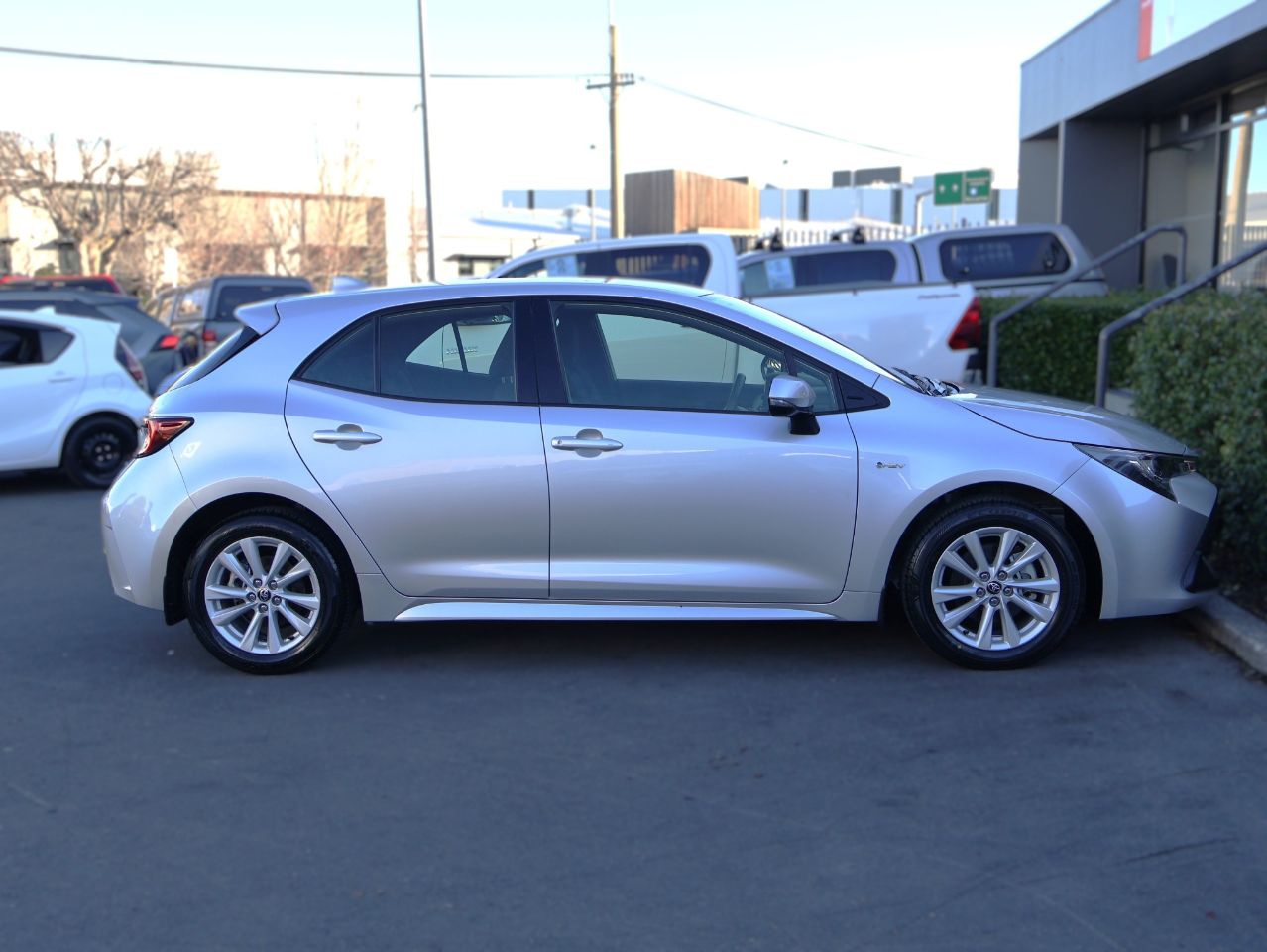 Vehicle image 4