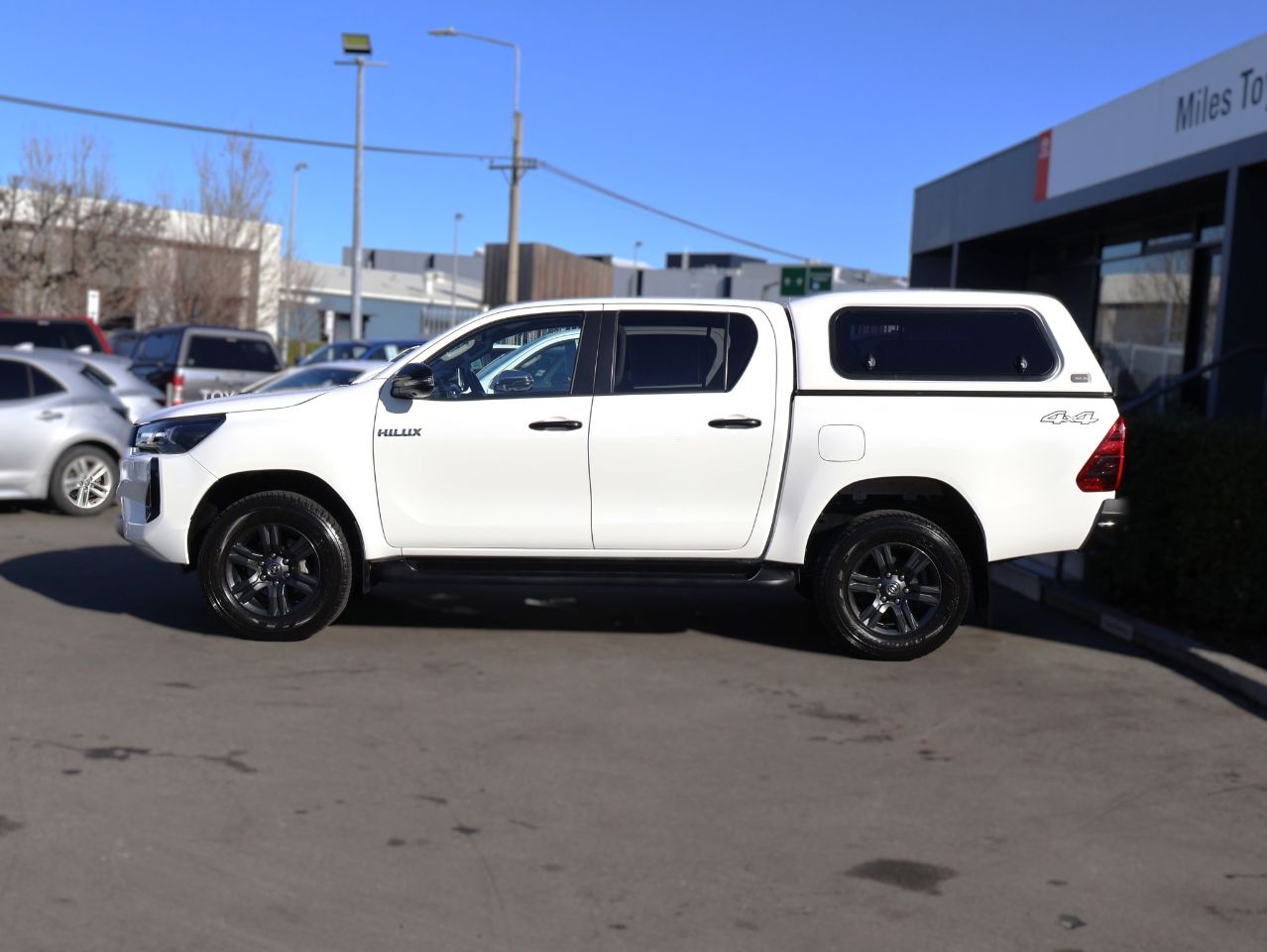 Vehicle image 4