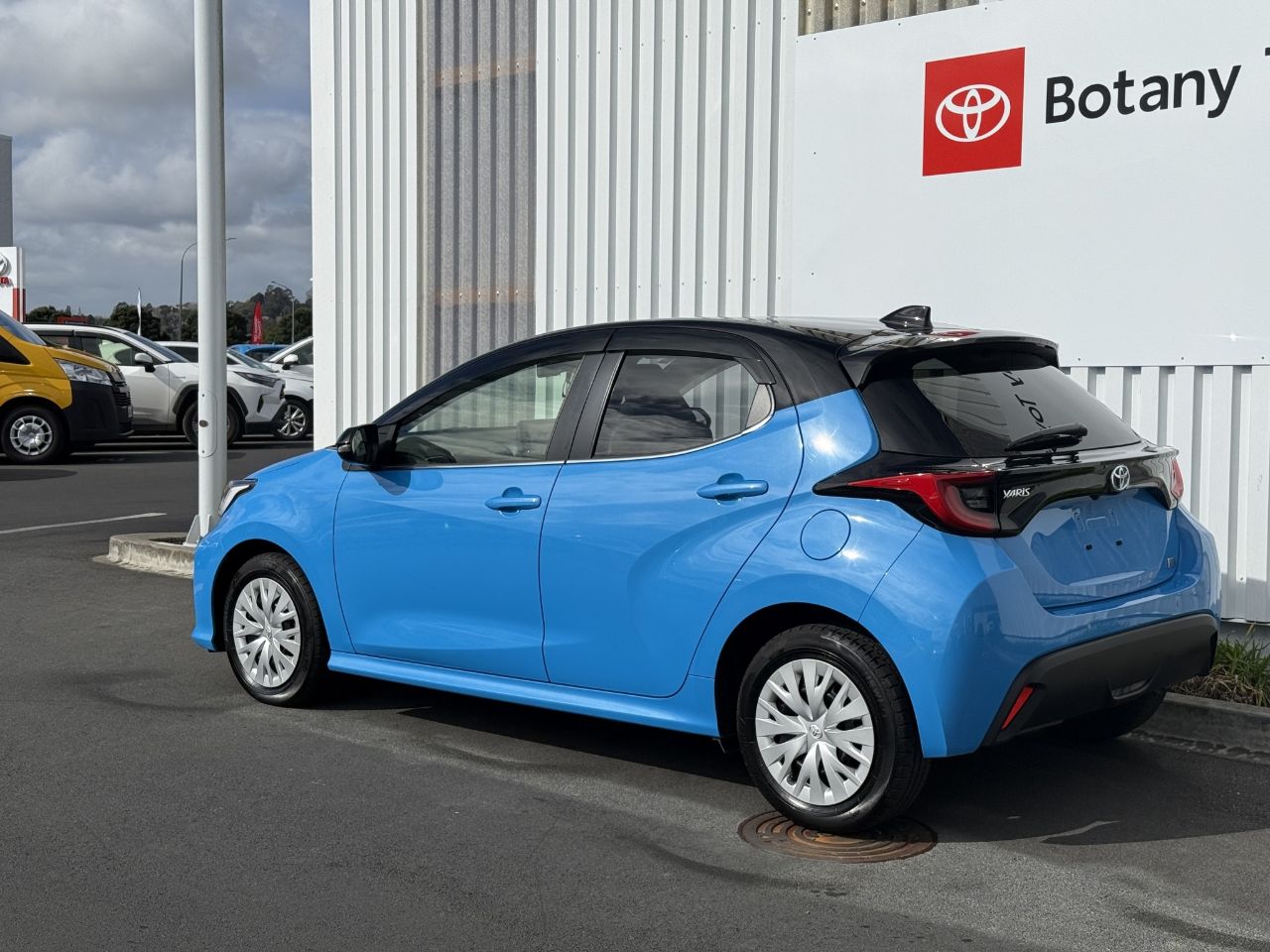 Vehicle image 5