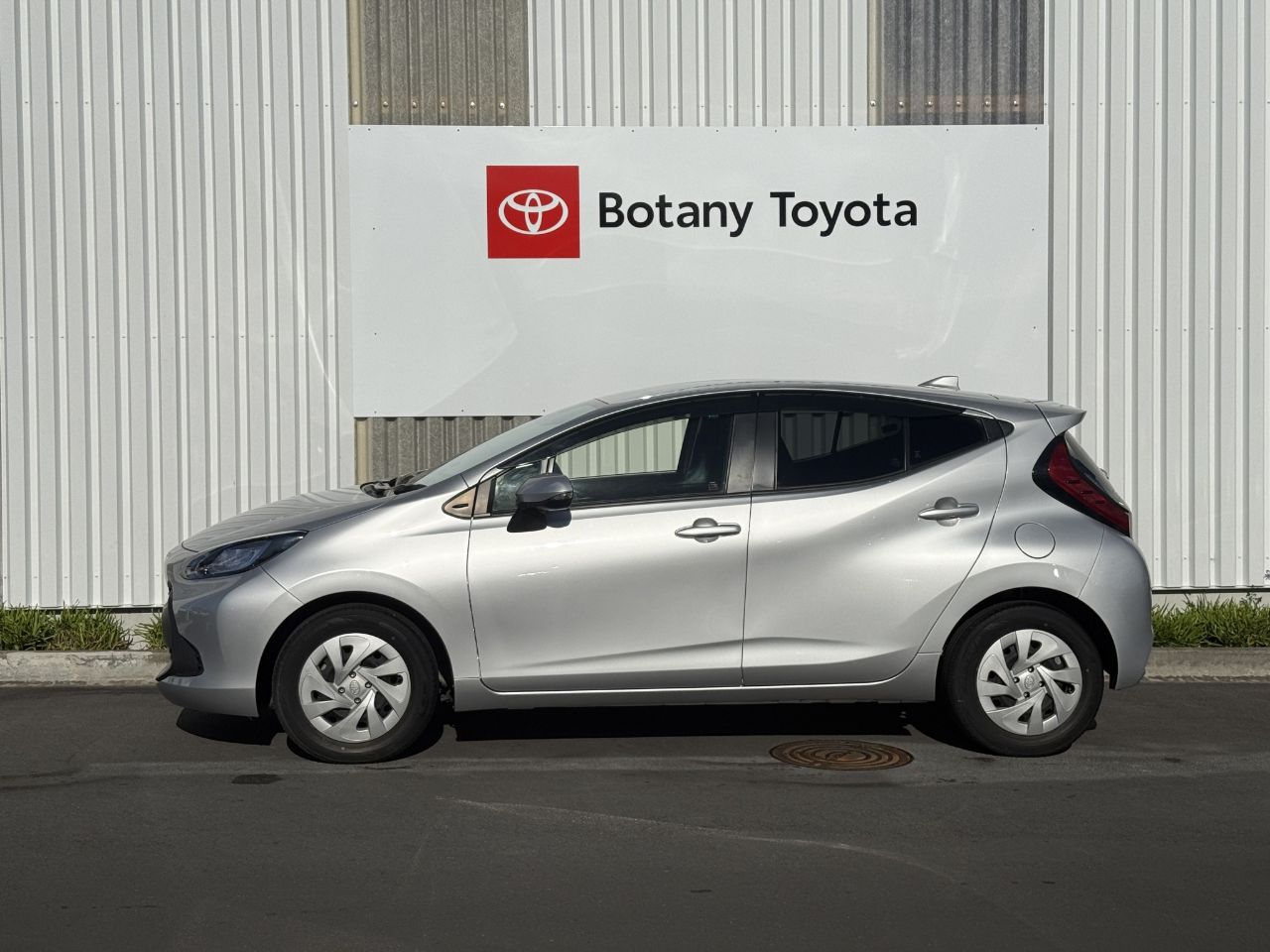 Vehicle image 5
