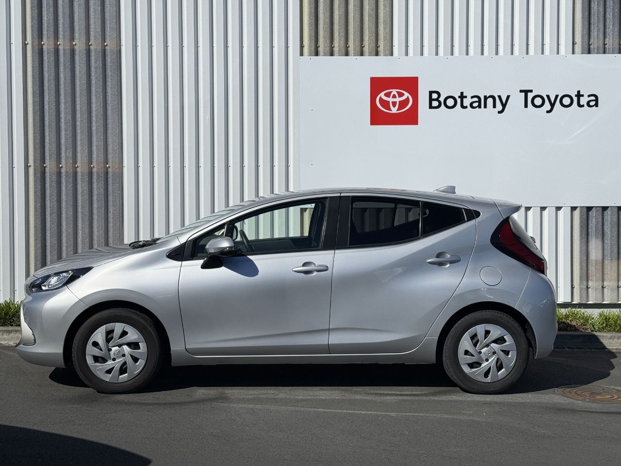 Vehicle image 5