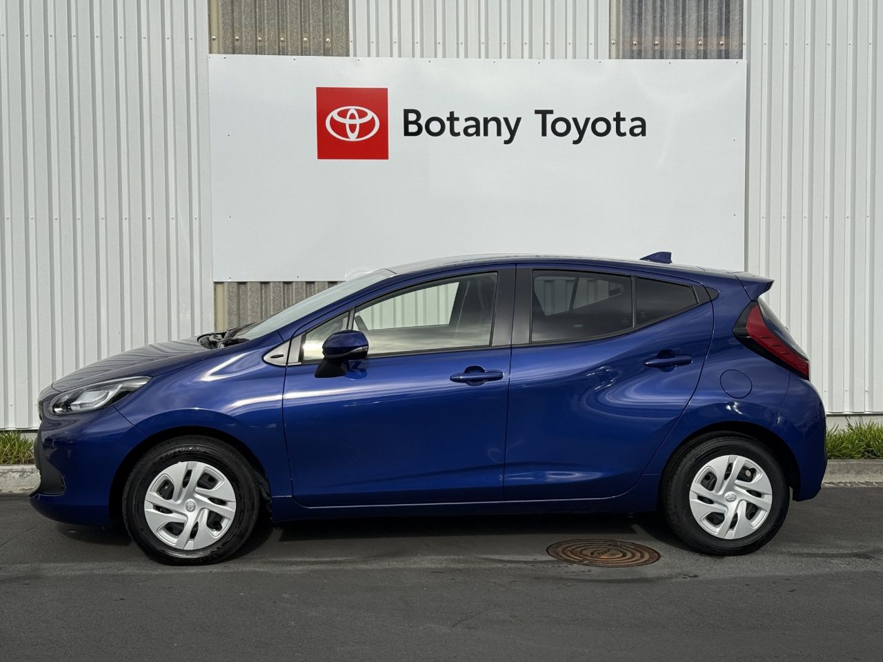 Vehicle image 3