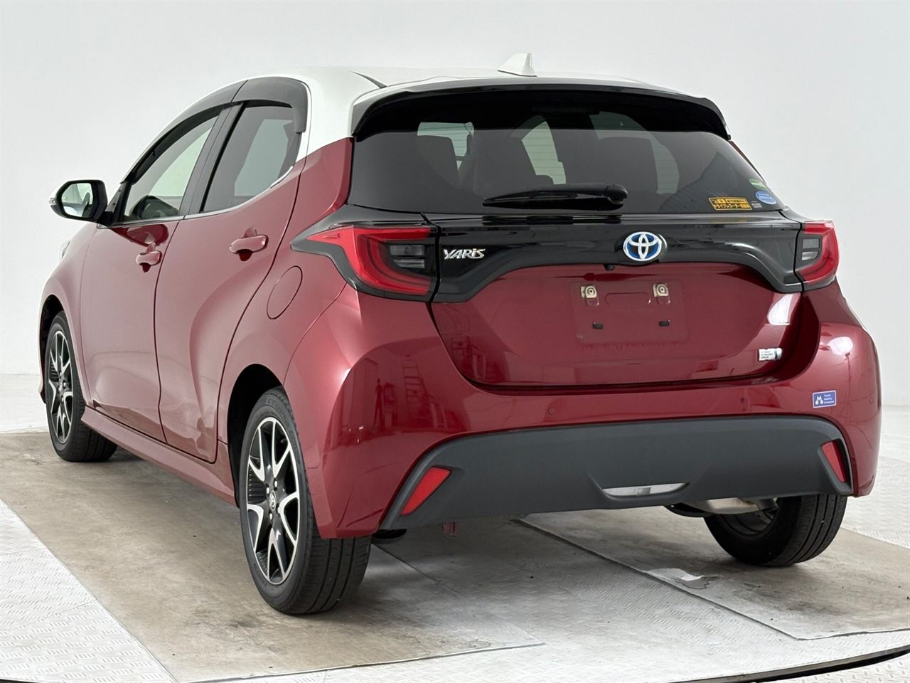 Vehicle image 5