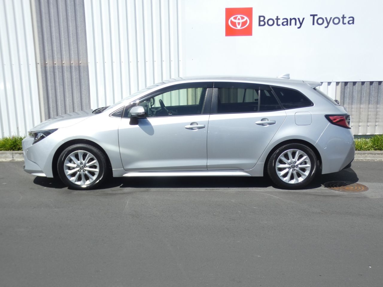 Vehicle image 5