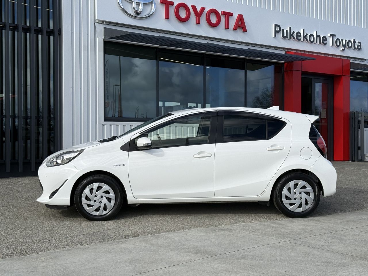 Vehicle image 5