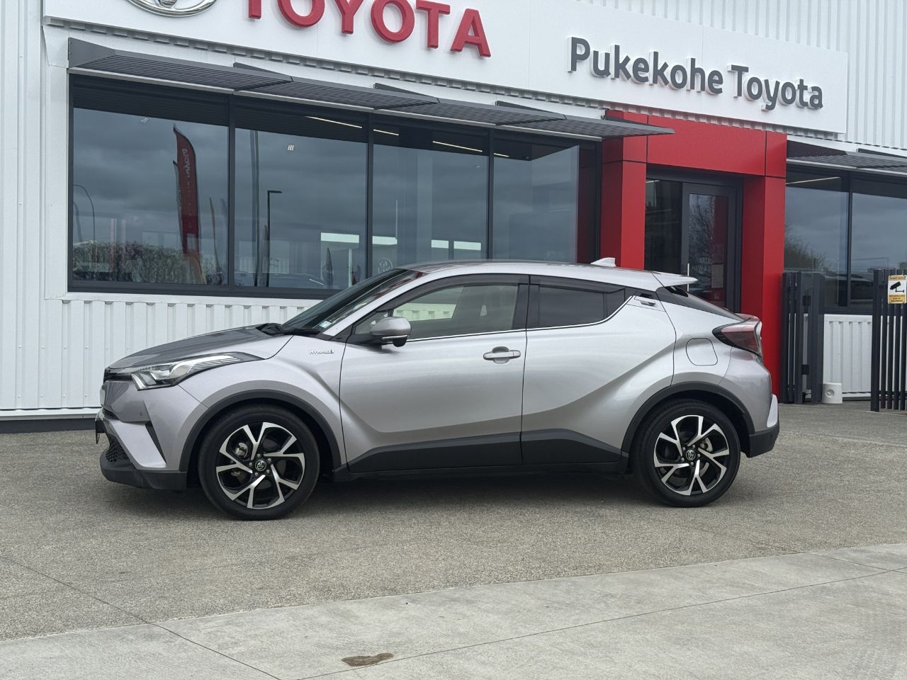 Vehicle image 4