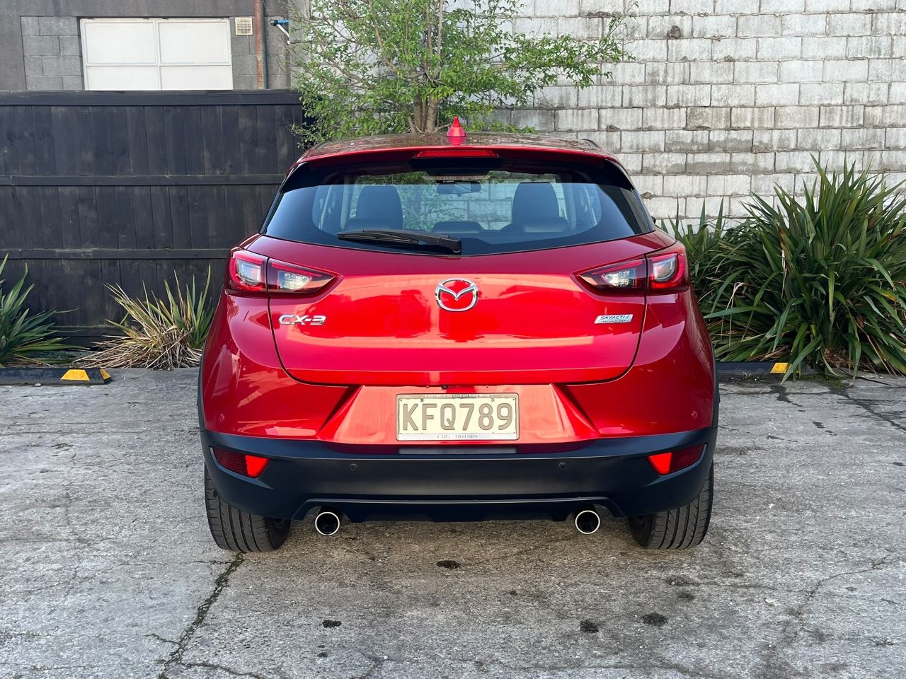 Vehicle image 4
