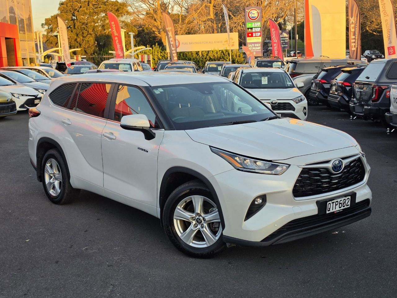 Vehicle image 3