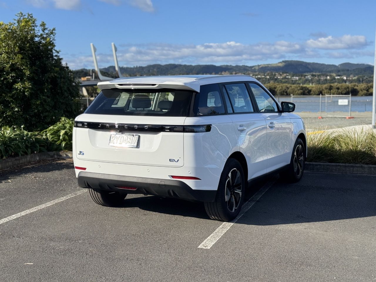 Vehicle image 4