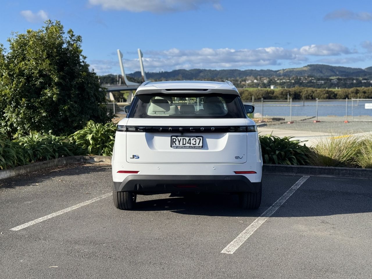 Vehicle image 5