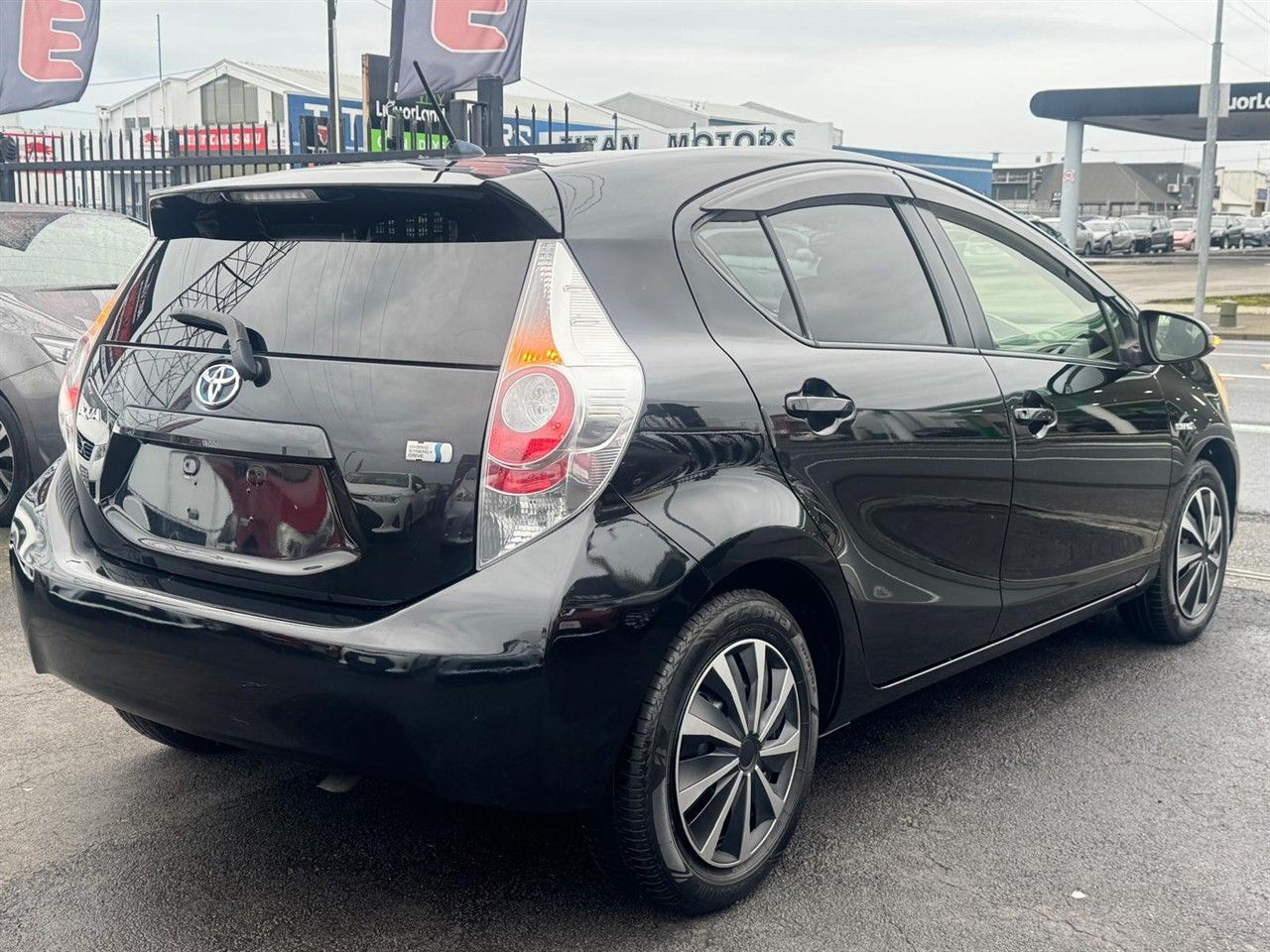 Vehicle image 4